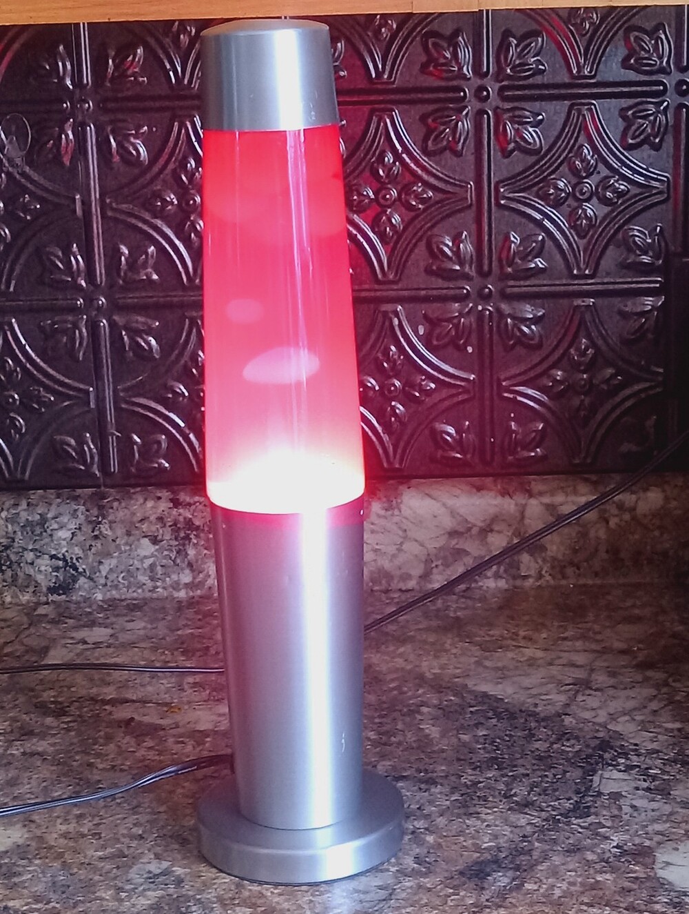 Hot Rock Lite 46500 Motion Lamp- Red Liquid, Silver Base, Works READ